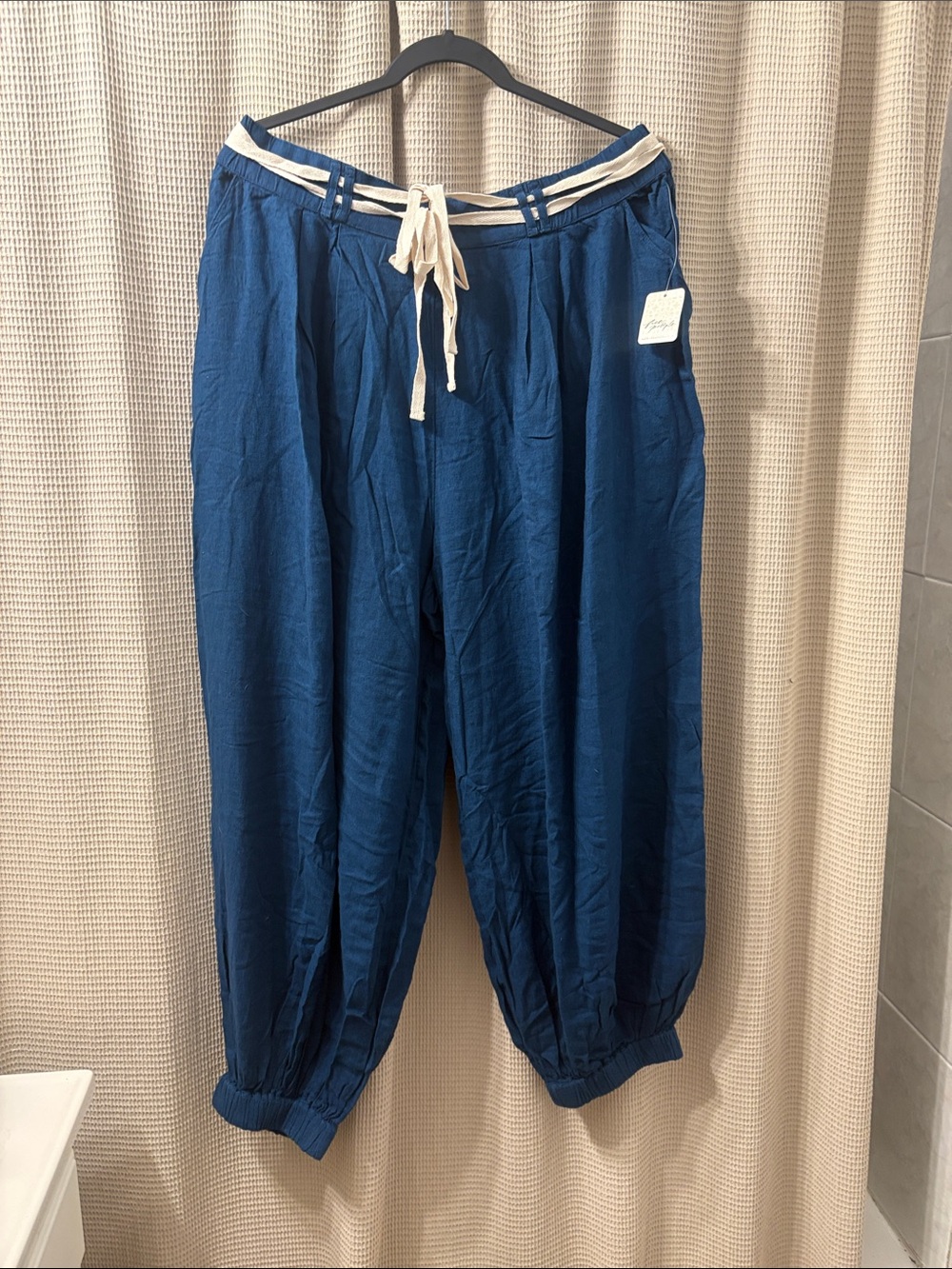 Free People woman’s  Navy lightweight balloon bottom Pants with Cream Drawstring
